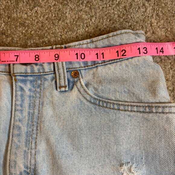 Levi's 512 Cut Off Shorts Size 9 Slim Fit Distressed 2" Inseam Light Wash #166 - Picture 5 of 7